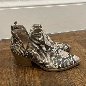 Universal Thread Target faux snakeskin heeled booties